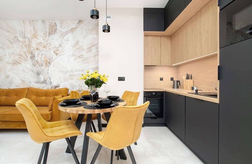 Rzeszow Apartment | Al. Kopisto 11 Rzeszów | Black and Yellow Apartment with Air Conditioned Living