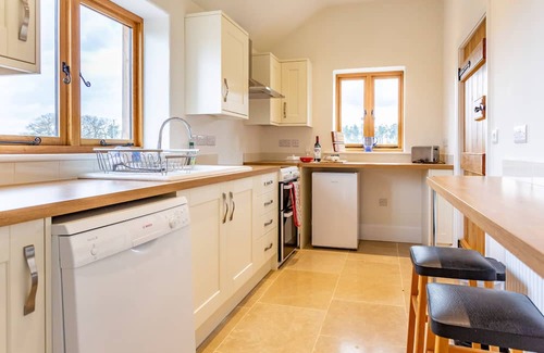 Whitchurch Cottage | JOHNSONS SMALLHOLDING, pet friendly, with a garden in Whitchurch
