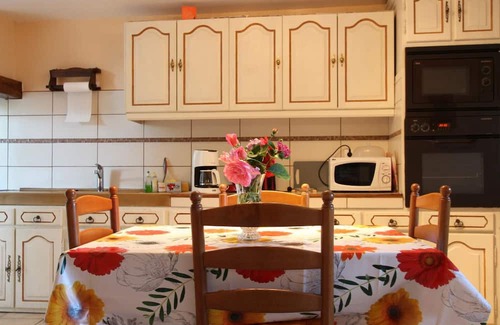 La Haye-Bellefond Cottage | Cottage by the Castle, near river, pets allowed, internet