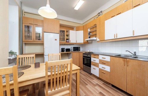 Old Town Apartment | Classy central flat/2-BR/private parking/Smart TV