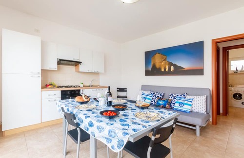 Boncore House | Holiday Home 'Via Duccio Da Boninsegna' with Shared Pool, Terrace and Wi-Fi