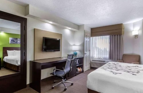 Temple Terrace Hotel | Great Tampa Location — Near Busch Gardens, Adventure Island & Freeway Access