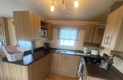 Carnforth Cabin | 2 Bed Caravan-Sleeps 6-Pet Friendly