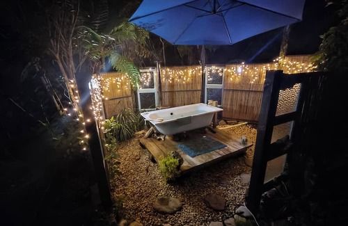 Barrytown Cabin | Private and Relaxing pet friendly cabin near Barrytown and Punakaiki