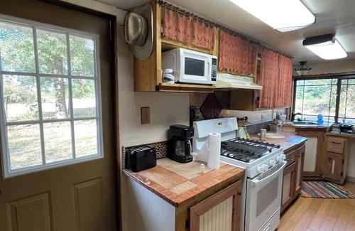 Normangee Cabin | Out in the country! Tranquil cabin in Leon County. Cute converted Goat Shed!