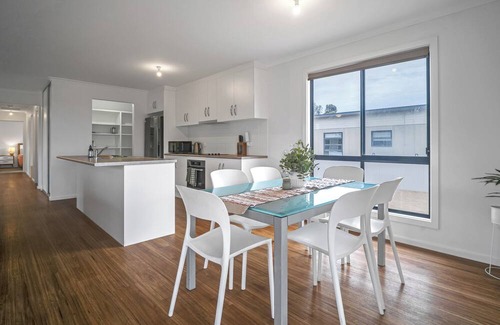 Murray Bridge House | Long Island Retreat: Rosella. Relax and Unwind or Enjoy Endless River Activities