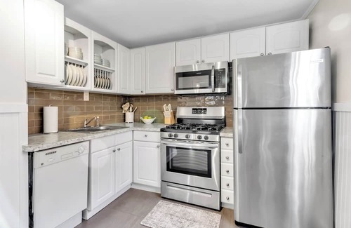 Kenmore Apartment | Stylish 2-Bedroom, 1 Bathroom Lower Apt. Unit in Kenmore, New York