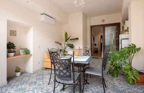 Caccamo Apartment | Room 'Tripla Luxury' with Private Terrace, Wi-Fi and Air Conditioning