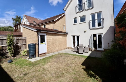Bracknell Ski Chalet | Spacious 4-Bed Home in Bracknell