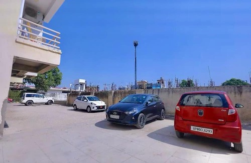 Taj Ganj Apartment | Chic 3-bedroom apartment with AC, fitness room in awesome Agra nera Taj Mahal