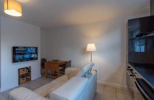 Chapeltown Apartment | Luxury modern flat close to city free parking