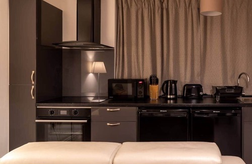 Chapeltown Apartment | Luxury modern flat close to city free parking