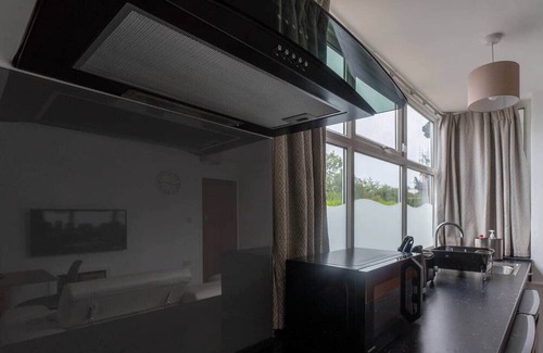 Chapeltown Apartment | Luxury modern flat close to city free parking