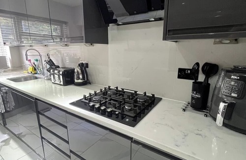 Sudbury House | Stylish 2 Bedroom House Wembley