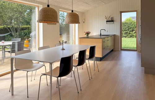 Ronde House | 4 bedroom pet friendly home in Rønde