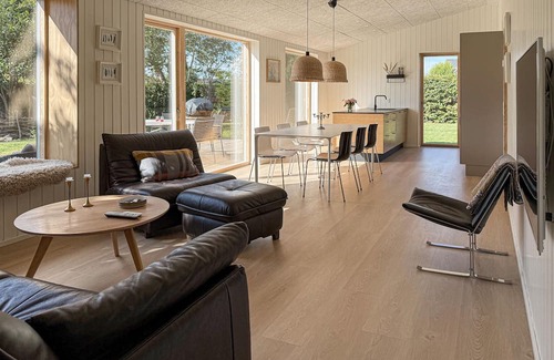 Ronde House | 4 bedroom pet friendly home in Rønde