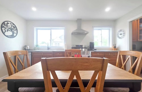 Chatham-Kent Apartment | Blue Forest apartment is close to downtown. A/C kitchen and laundry all provided