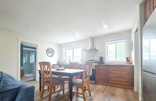 Chatham-Kent Apartment | Blue Forest apartment is close to downtown. A/C kitchen and laundry all provided