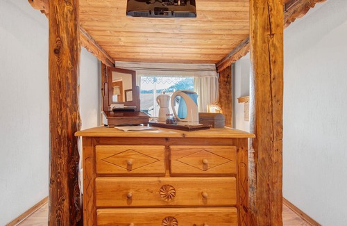 Mazod Apartment | Room 'Becca D'Aver' with Mountain View, Shared Garden and Wi-Fi