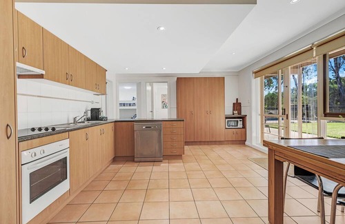 Wharparilla House | Paro's Landing Murray Riverfront Holiday Property Echuca & Private boat mooring.