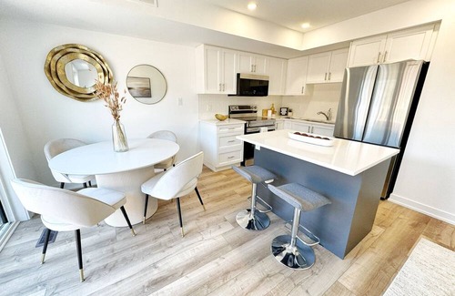 Welland House | Waterfront Getaway: Peaceful Canal Escape