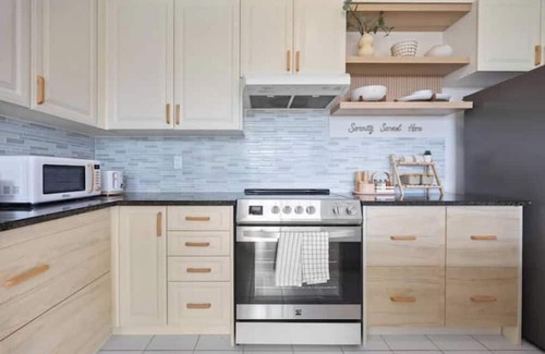 Hamilton Apartment | Unique 2-Storey Design 45mn to Toronto& Niagara