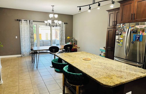 Welland House | Your Niagara Falls Private Master Bedroom Retreat!