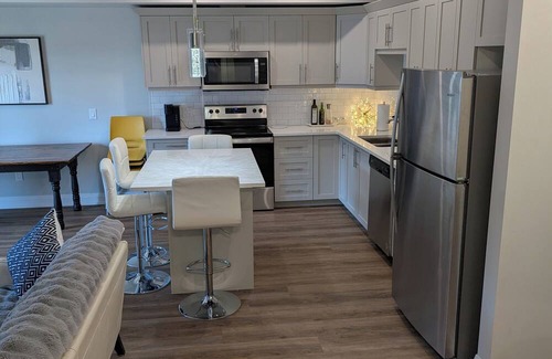 Fonthill Condo | Beautiful new2 bedroom condo very spacious,15 min from Niagara falls