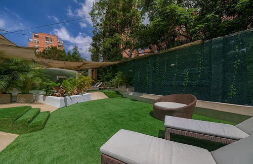 Buenos Aires House | 8-bedroom Poblado house with Pool