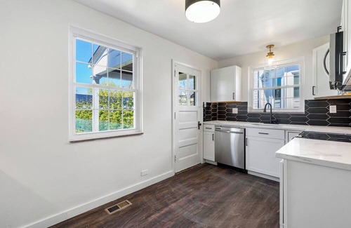 Sewickley House | Bright Sewickley Village House, 2BR + Office/Futon, Walk to Shops