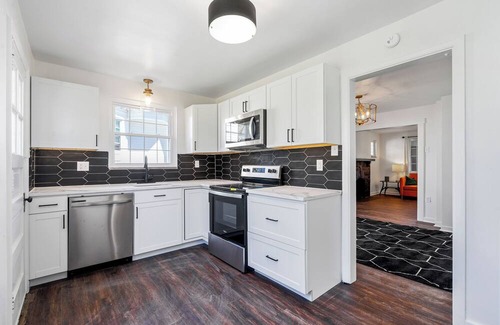 Sewickley House | Bright Sewickley Village House, 2BR + Office/Futon, Walk to Shops