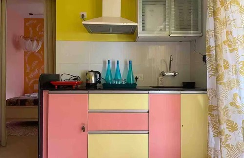 Vagator Apartment | Lush & Chic 1BHK with Pool & Gym - Radiant Home