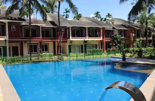 Vagator Apartment | Lush & Chic 1BHK with Pool & Gym - Radiant Home