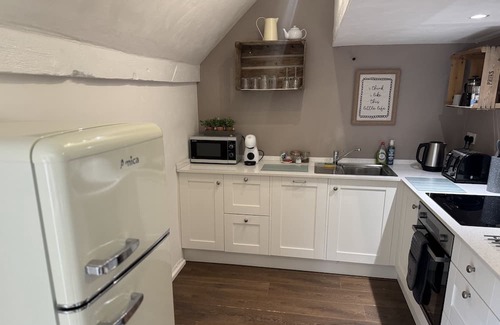 Lechlade Cottage | The Dairy Cotswolds Cottage Farm Stay With Pool