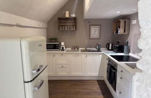 Lechlade Cottage | The Dairy Cotswolds Cottage Farm Stay With Pool