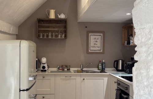 Lechlade Cottage | The Dairy Cotswolds Cottage Farm Stay With Pool