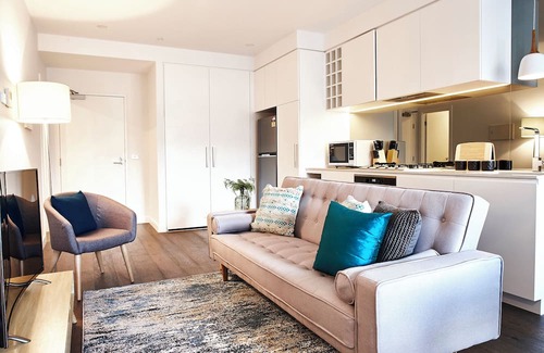 St Kilda Apartment | 2-Bed 2-Bath Apartment: Walk to St Kilda Beach, Cafés, Shops & Albert Park