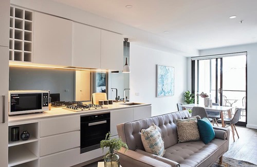 St Kilda Apartment | 2-Bed 2-Bath Apartment: Walk to St Kilda Beach, Cafés, Shops & Albert Park