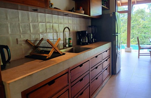 Limon House | Villa Paraíso 3 bed, 2 bath w/pool and AC-15 min from Punta Uva