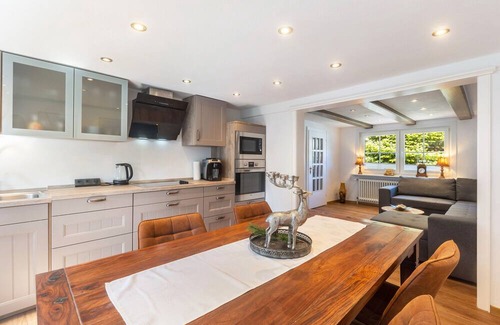 Gellinghausen Apartment | Apartment 'Bödefeld' with Shared Terrace, Private Garden and Wi-Fi