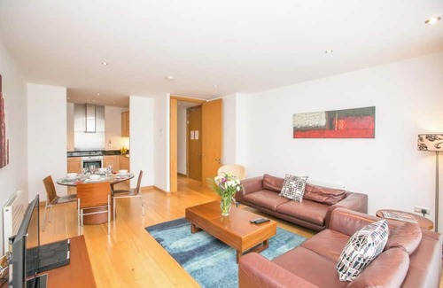 North Wall Apartment | Near Dublin Port 3 Bedroom Apartment With Heating