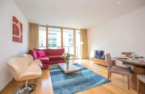 North Wall Apartment | Near Dublin Port 3 Bedroom Apartment With Heating