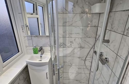 South Hornchurch Apartment | Fantastic 4 Apartments (Studio Flat)