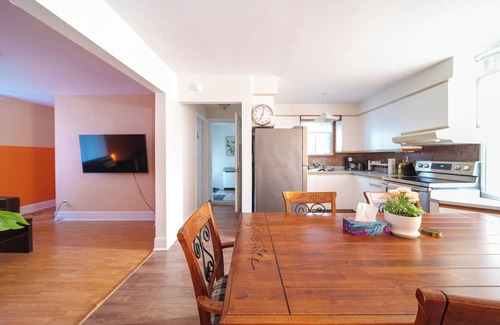 Montreal House | House in Center Brossard-mins to REM station/hwy