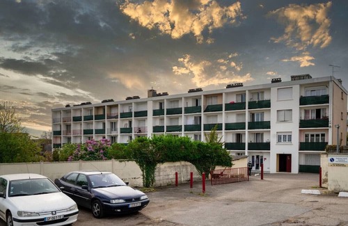 Evreux Apartment | City pop sleeps 2