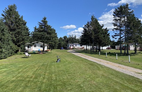 Stanhope Cottage | Walk to Beach - Parkside 3BR Cottage with King Bed & Screened Room