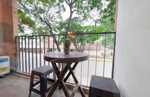 Cali Apartment | LIV-203 Stylish Apt Near Chipichape
