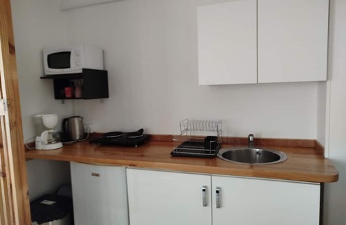 Irancy House | Renovated apartment in quiet wine-growing village. 15min from Auxerre.
