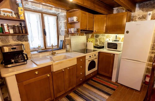Ermionida Cottage | Demis and Sofias cozy House with indoor fireplace