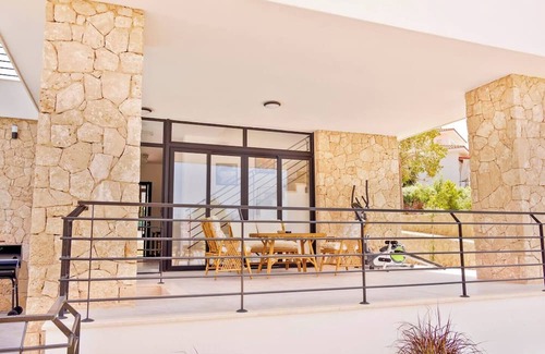 Agios Nikolaos Villa | Charming 3-bedroom villa with fitness room and AC in Agios Nikolaos